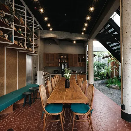 Hidden Garden Hostel-3